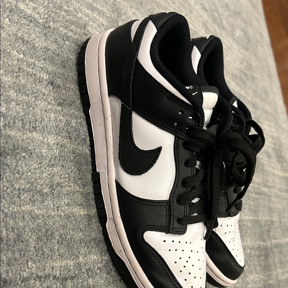 Nike Classic Black and White Low-Tops - Picture 2 of 4